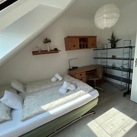 Golden On The Third Floor Appartement